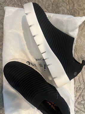 Bernie Mev Slip On Sneakers Size 37 Black Knit Comfort Lightweight Platform